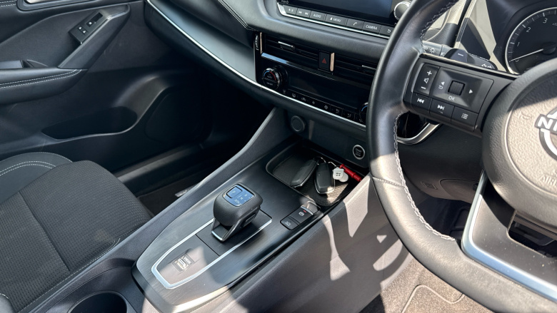 Nissan Qashqai 1.3 DiG-T MH 158 Acenta Premium 5dr Xtronic Petrol Hatchback